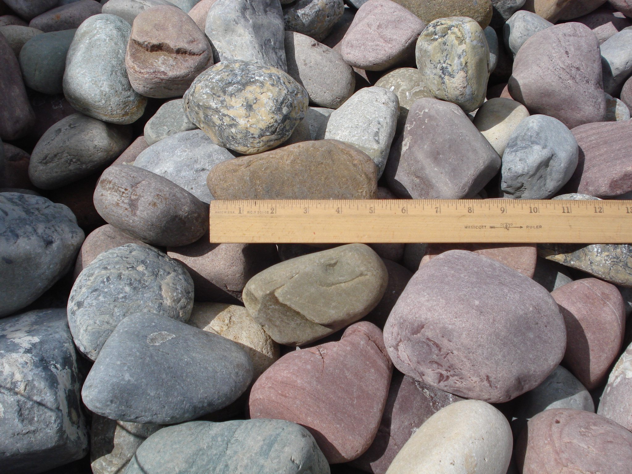 Pebbles & Smooth Rocks - L H Voss Materials